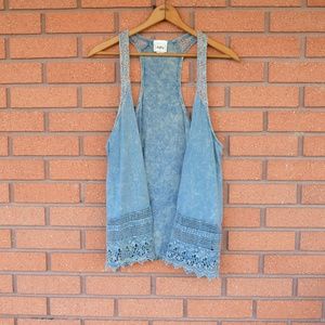 3/$20 Daytrip- Stonewash Racerback Lace Vest